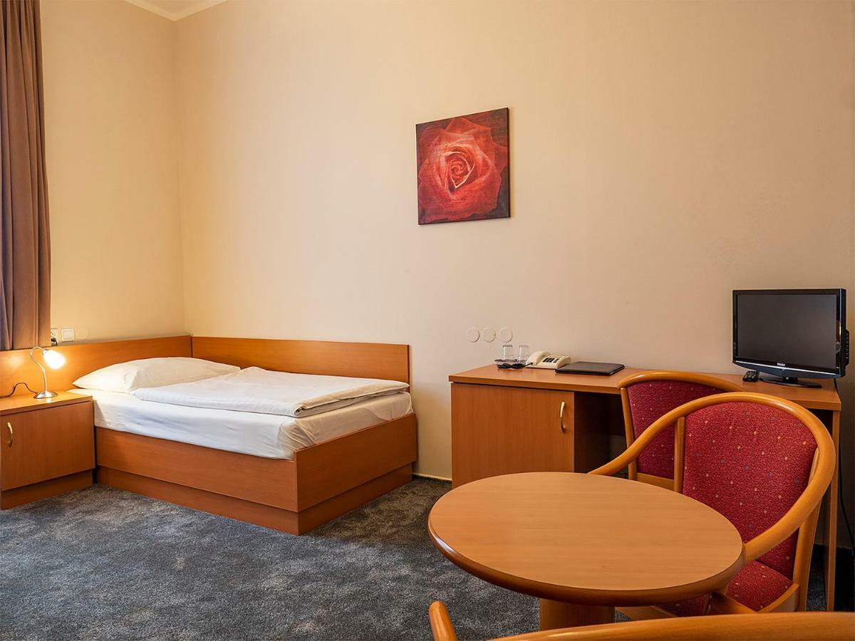 Hotel Olympia Ceska Lipa Ngoại thất bức ảnh